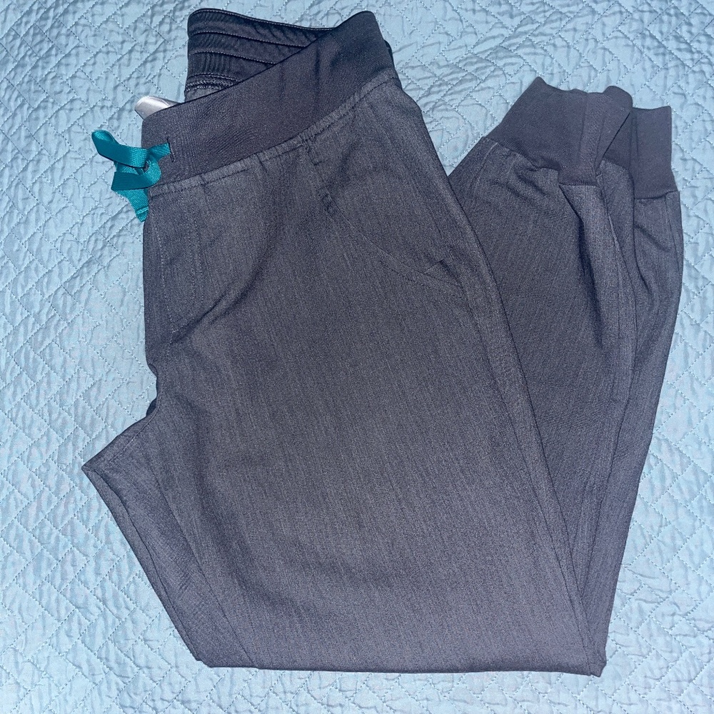 Figs Zamora Jogger Scrub Pants in Graphite